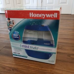***NEW AND UNUSED***  HUMIDIFIER